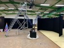 Installation des oeuvres des artistes